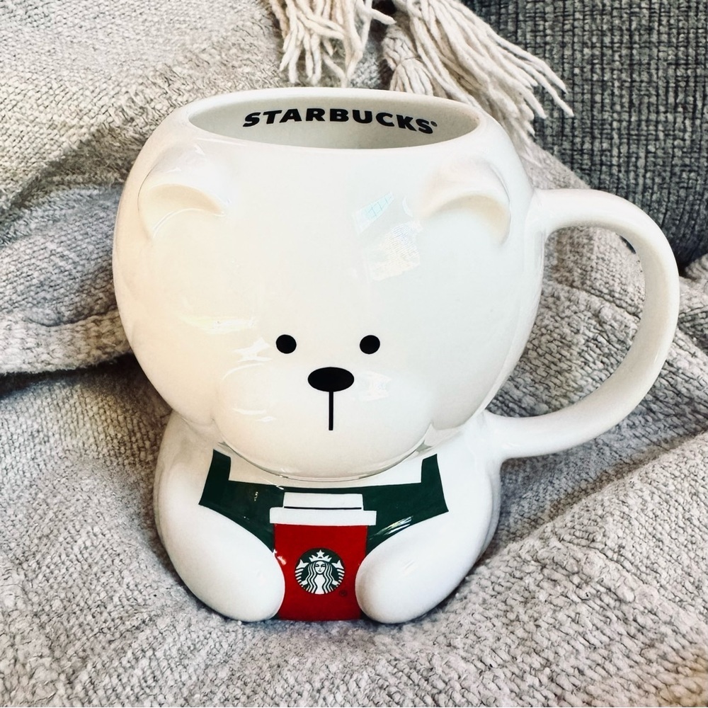 Starbucks Exclusive RARE Barista
Christmas Bear Ceramic 12oz Mug 2025
- IN HAND
